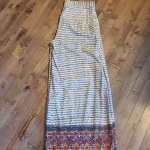 Wide leg pants  with adjustable waist.